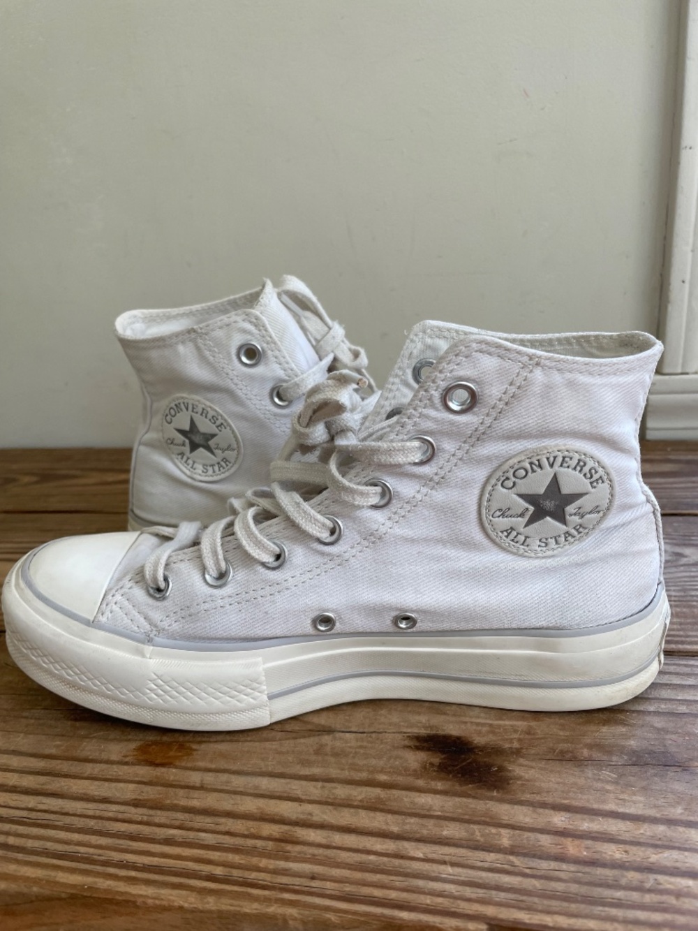 Converse All Stars | White Platform High tops size 7.5 - Picture 5 of 16